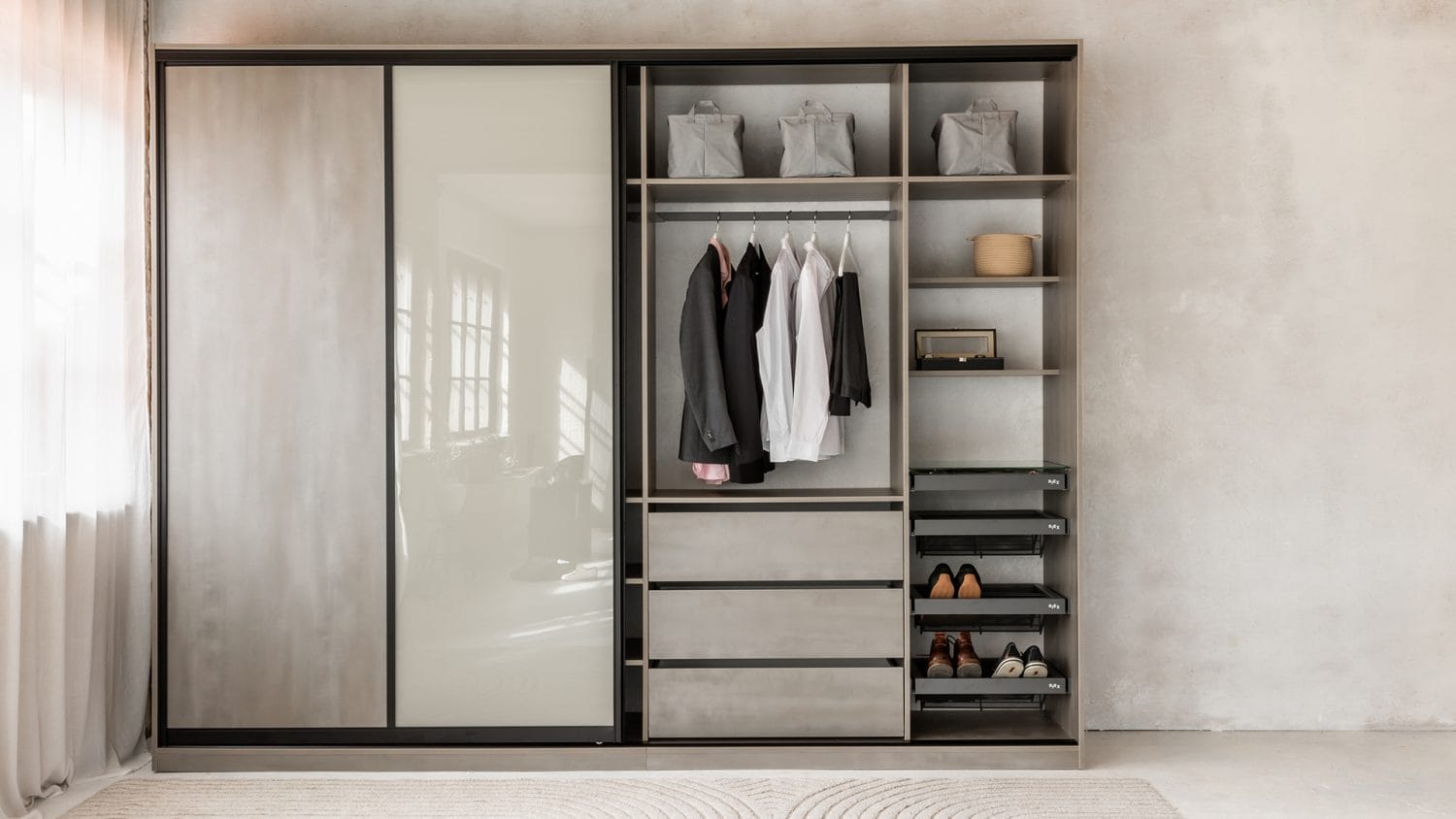 Kabinetti liukuovikomero