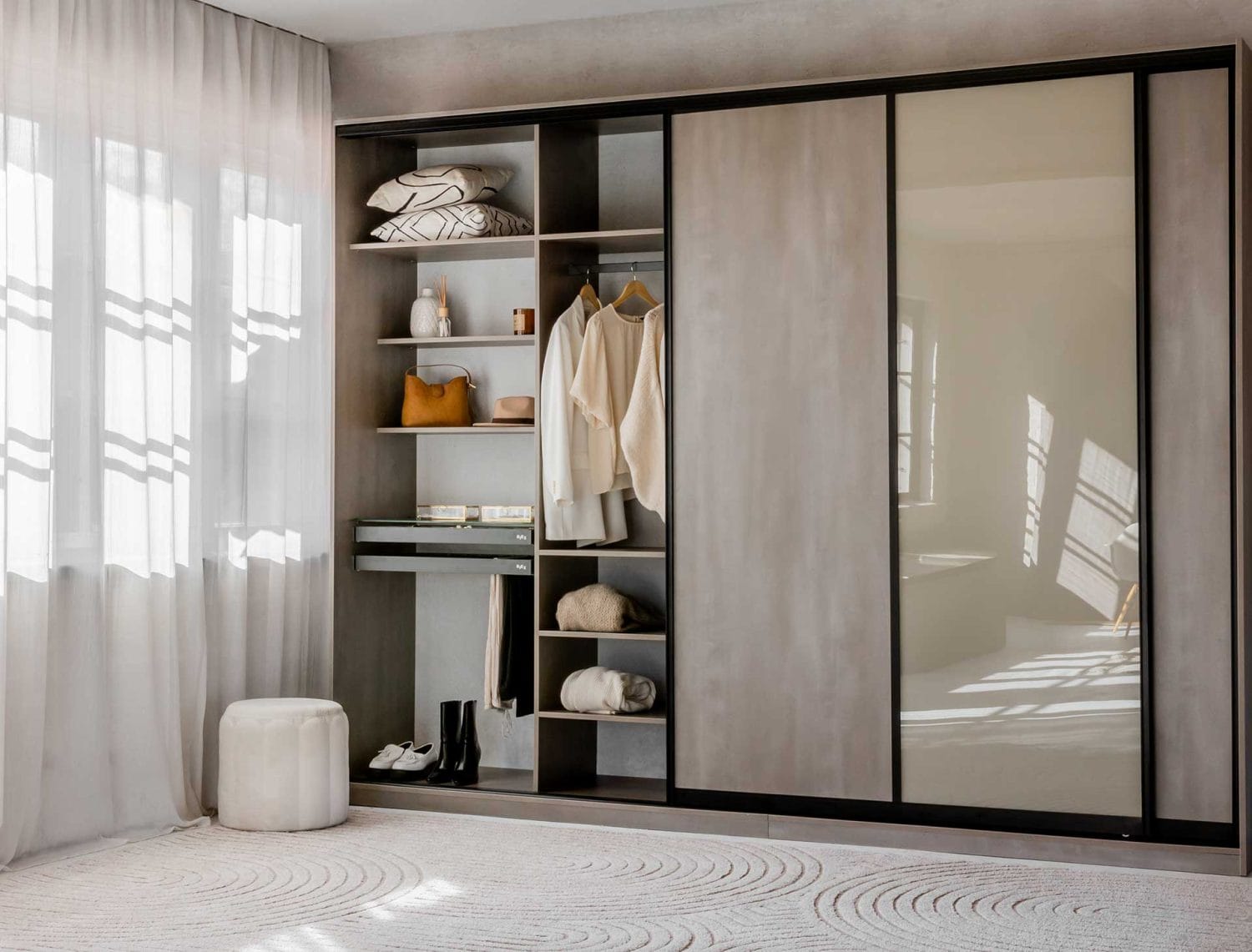 Kabinetti liukuovikomero